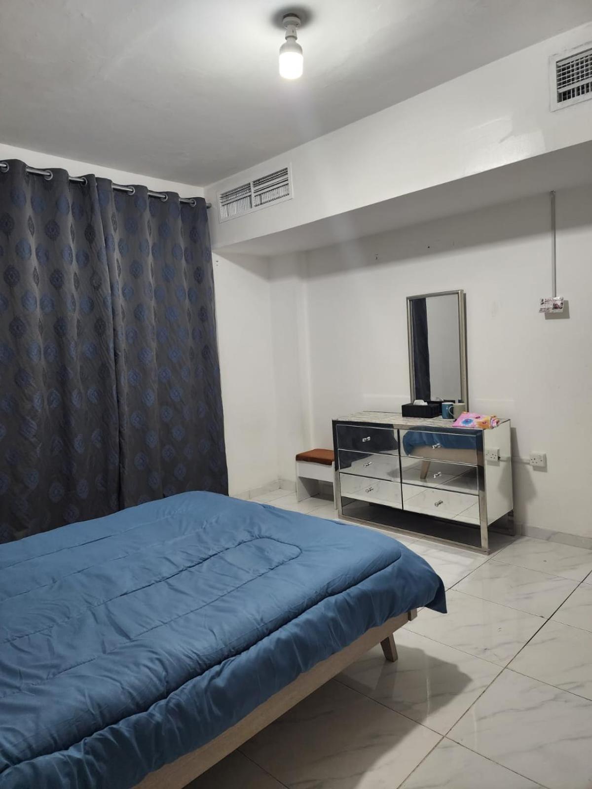 Sharing Apartment *